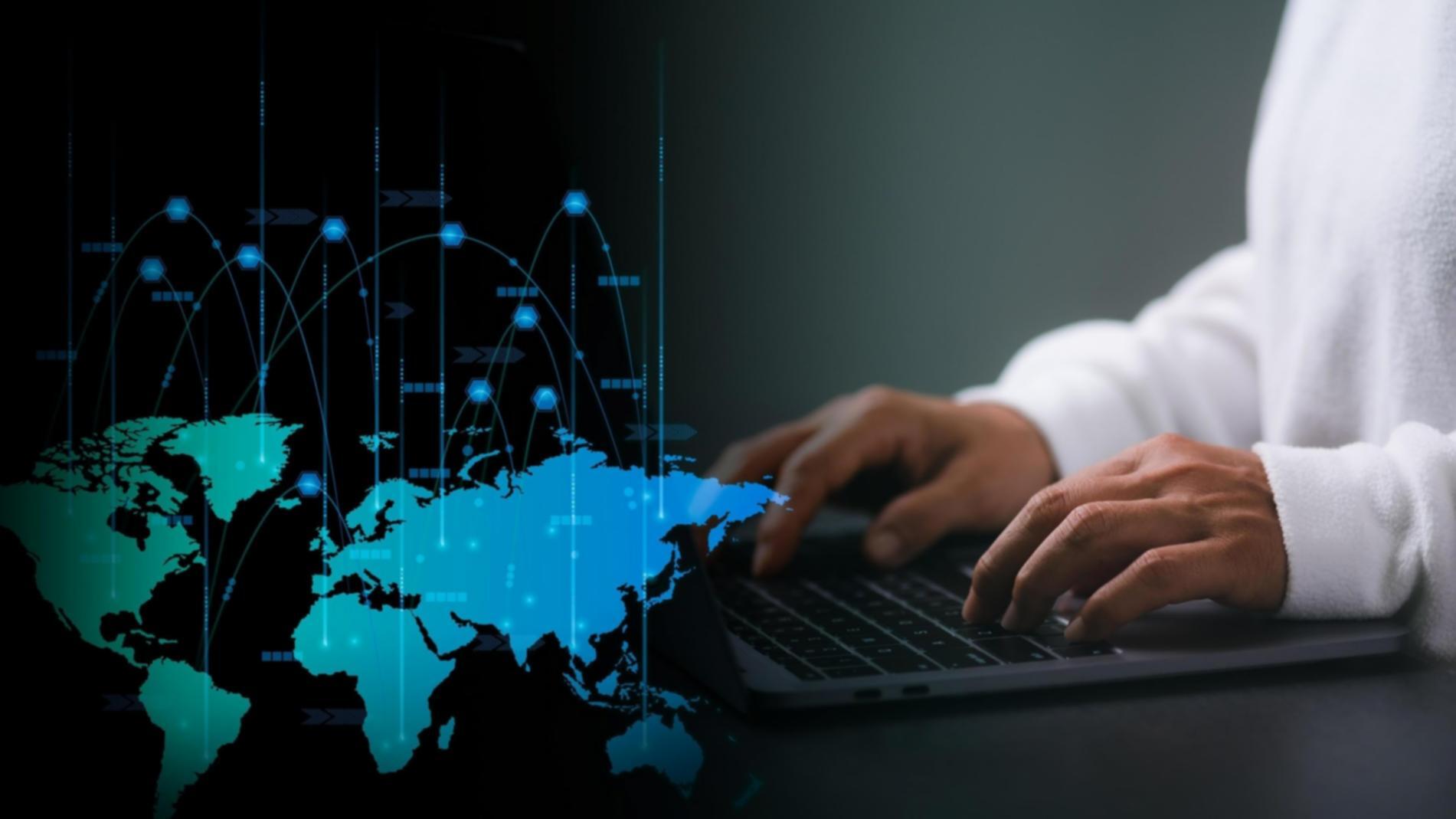 Instruktor vodi online edukacijsku sesiju iz blockchain tehnologije